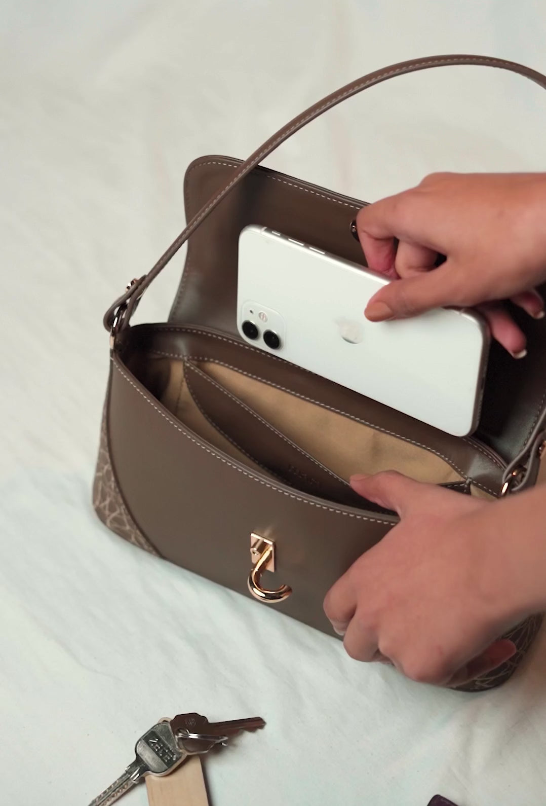 にこ¨̮⃝ item shoulder bag（ivory） AccessoriesFall246967.jpg?v=